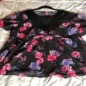 NWT torrid sheer blouse (00)